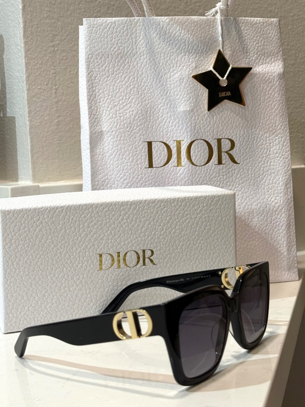 New Dior 30Montaigne S8U sunglasses black